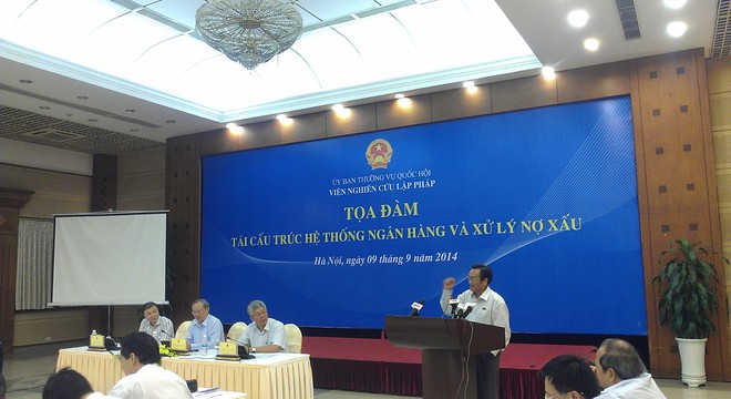 "Cần một dòng vốn tạm thời bơm vào hệ thống để xử lý nợ xấu"